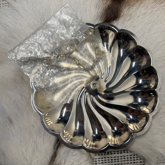 Vintage Sterlingcraft 8" Scalloped Silver-Plated Snack Dessert Nut Tray 24K Gold - Picture 4 of 5